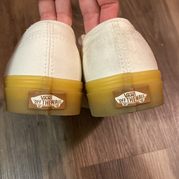 Vans size 8- worn once small scuff noticed in photo - Picture 4 of 4